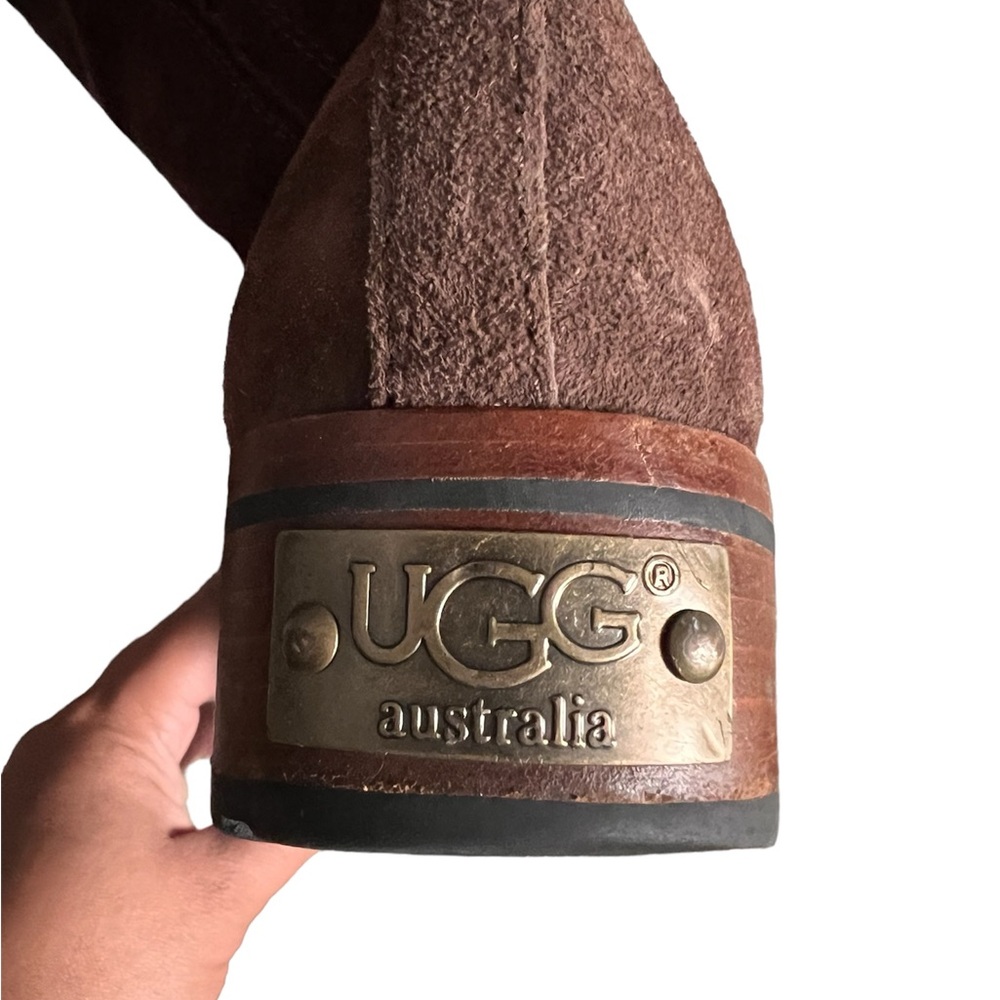 100% Authentic UGG suede boots Size 6 Style Broome 5518 Chocolate brown color